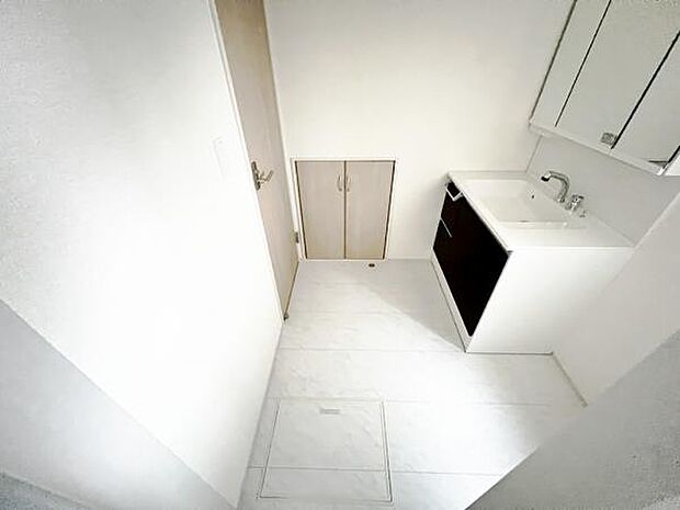 脱衣所は小さなお子様がいるご家庭にも重宝されます。