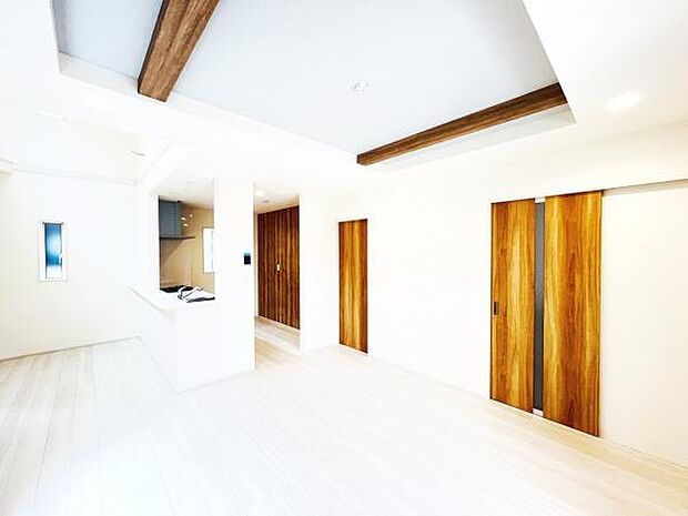 リビングダイニングになります。ご家族そろっての素敵な空間になりそうですね。