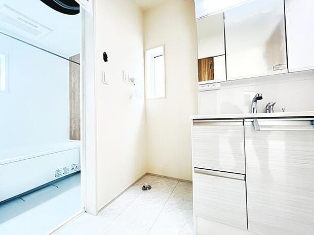 お天気を気にせずお洗濯ができ、室内干し可能です。