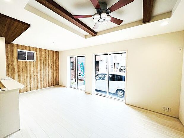 家族団らんの場所としてゆったりと居心地の良いリビングです。