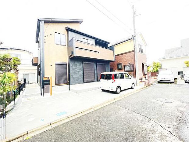 前面道路を含めた現地写真です。