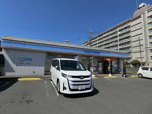 ローソン 相模原鵜野森一丁目店まで約255m（徒歩4分）