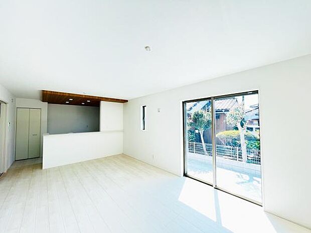 リビングダイニングになります。ご家族そろっての素敵な空間になりそうですね。