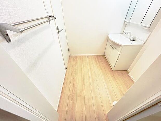 脱衣所は小さなお子様がいるご家庭にも重宝されます。