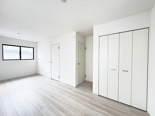 いつでもお部屋をスッキリお使い頂ける収納スペースを設置。