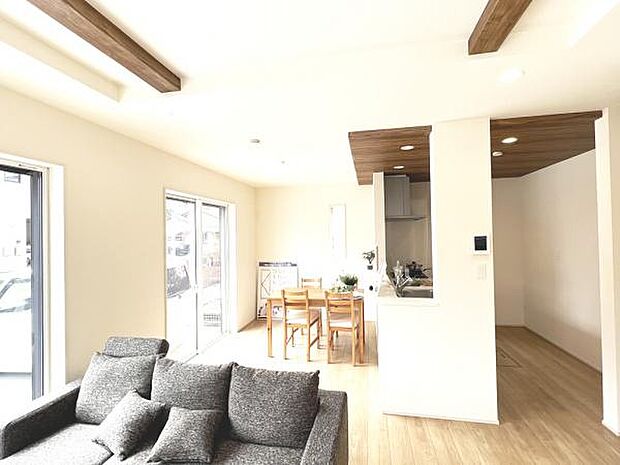 ご家族の温かい時間を演出するダイニングスペースです。