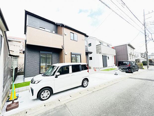 前面道路を含めた現地写真です。