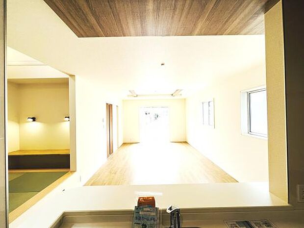 ご家族の温かい時間を演出するダイニングスペースです。