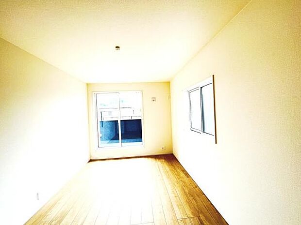 明るい広々とした主寝室でご家族ゆっくりお休みになれますね。