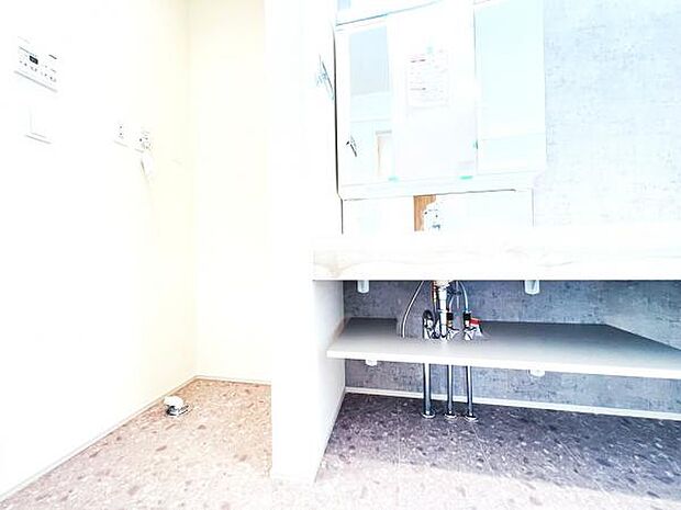 お天気を気にせずお洗濯ができ、室内干し可能です。