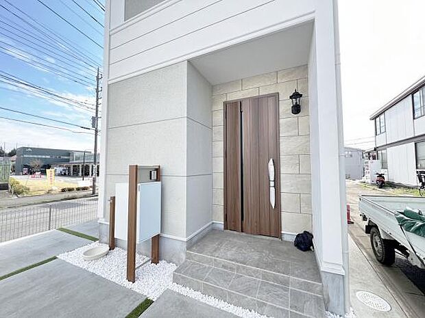 いつも気持ちよくご家族を迎えられる玄関です。