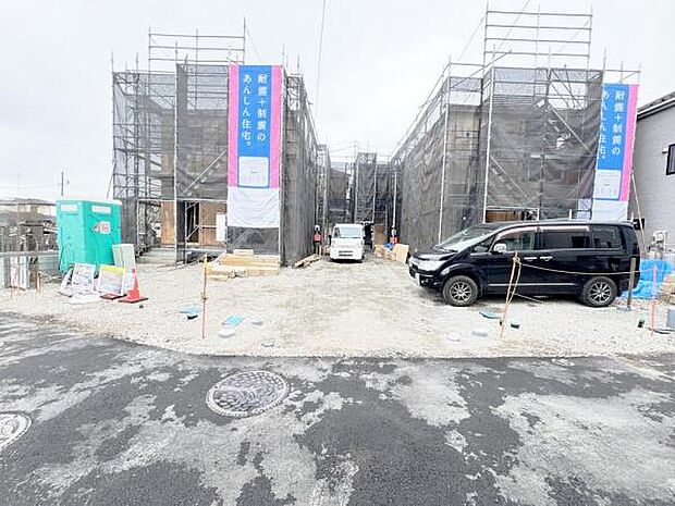 前面道路を含めた現地写真です。