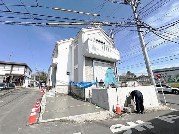 駐車場ももちろん完備しておりますのでお車所有の方にも心強いです。