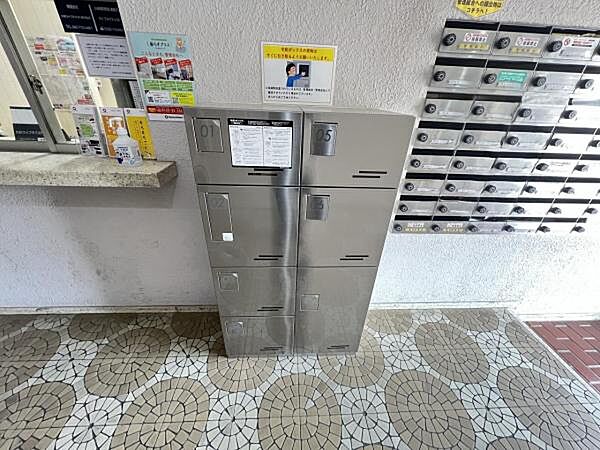 不在時にも荷物を受け取れる宅配ボックス。