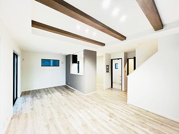 リビングダイニングになります。ご家族そろっての素敵な空間になりそうですね。