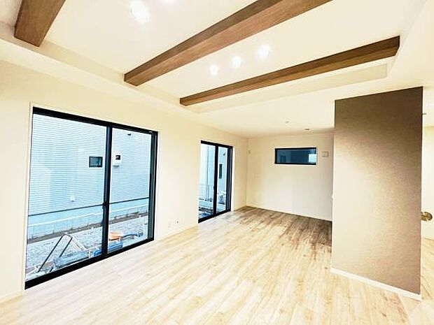 ご家族の温かい時間を演出するダイニングスペースです。