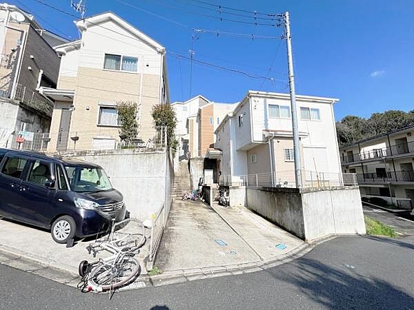 駐車場ももちろん完備しておりますのでお車所有の方にも心強いです。