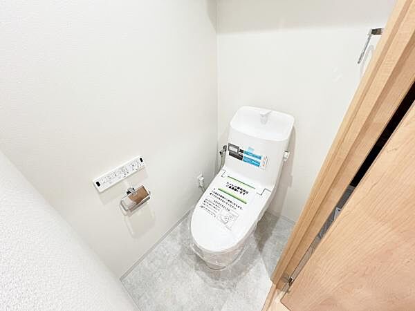 快適に使用できる温水洗浄便座付きトイレです。