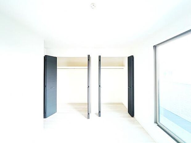 いつでもお部屋をスッキリお使い頂ける収納スペースを設置。