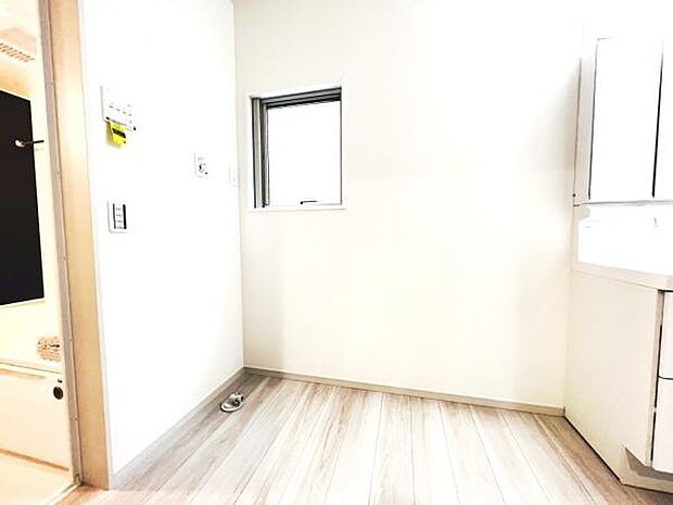 お天気を気にせずお洗濯ができ、室内干し可能です。