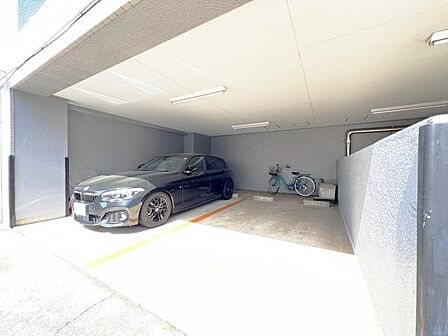 駐車場ももちろん完備しておりますのでお車所有の方にも心強いです。