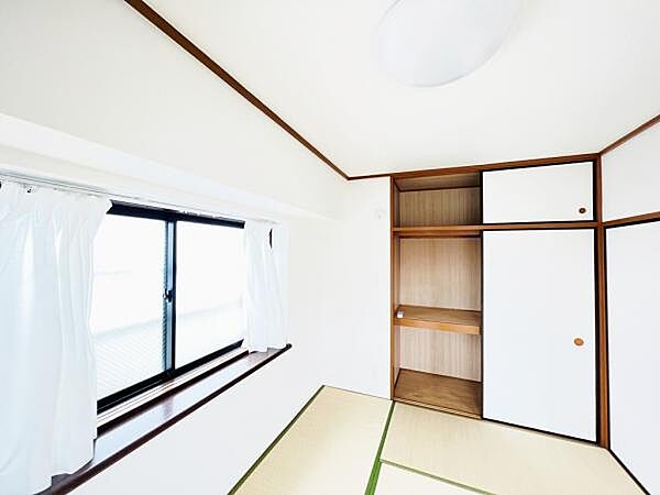 和室スペースです。畳のお部屋は寛げる空間ですね。