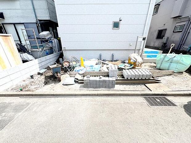 駐車場ももちろん完備しておりますのでお車所有の方にも心強いです。