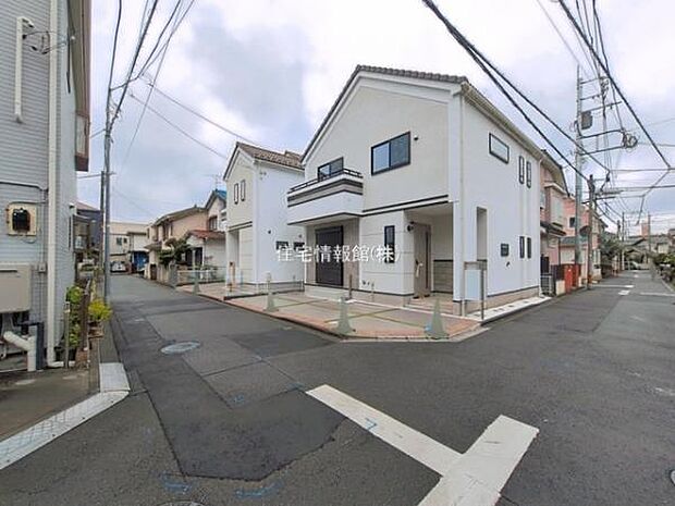前面道路を含めた現地写真です。