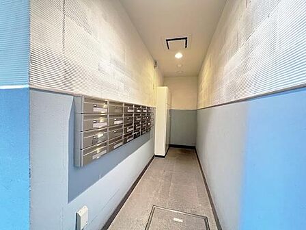 荷物や小包を大切に保管します。
