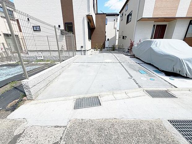 駐車場ももちろん完備しておりますのでお車所有の方にも心強いです。