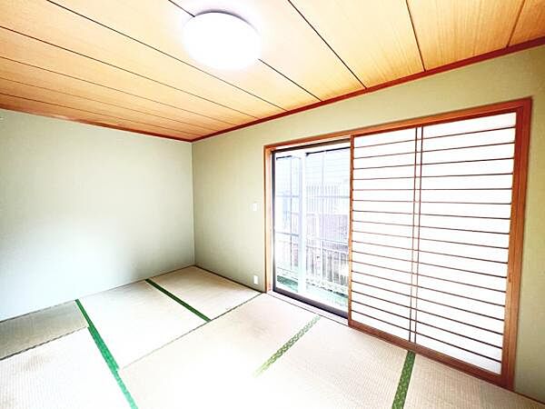 和室スペースです。畳のお部屋は寛げる空間ですね。