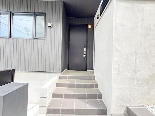 いつも気持ちよくご家族を迎えられる玄関です。
