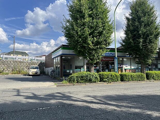 ファミリーマート 町田山崎町店まで約390m（徒歩5分）