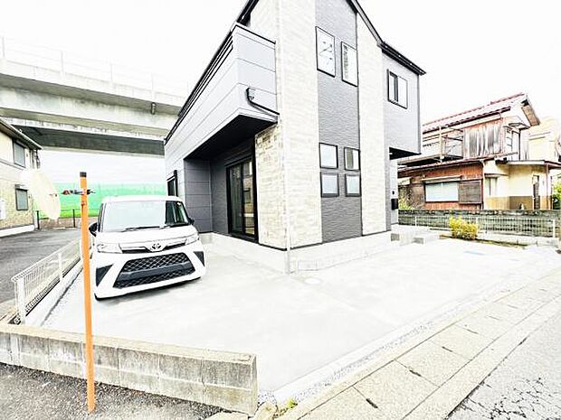 駐車場ももちろん完備しておりますのでお車所有の方にも心強いです。