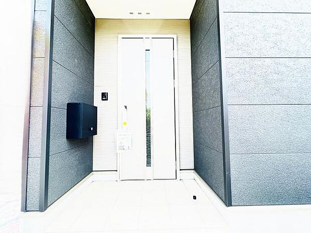 いつも気持ちよくご家族を迎えられる玄関です。