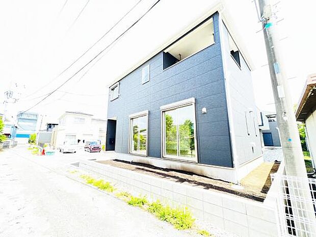 お庭スペースは、ガーデニングやお子様との外遊びなど多彩な用途でお楽しみいただけます。