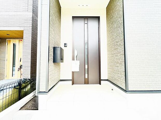 いつも気持ちよくご家族を迎えられる玄関です。