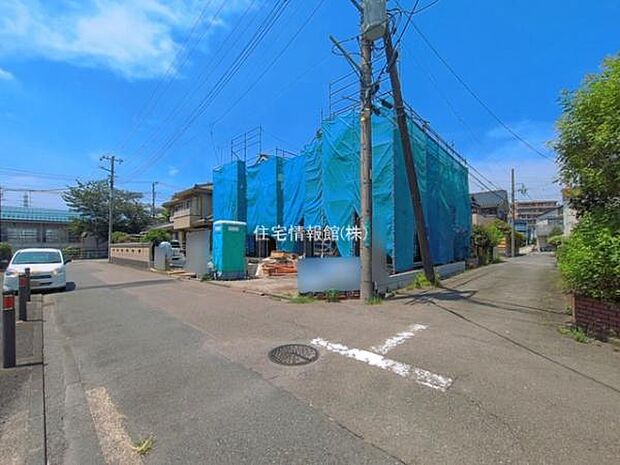 前面道路を含めた現地写真です。