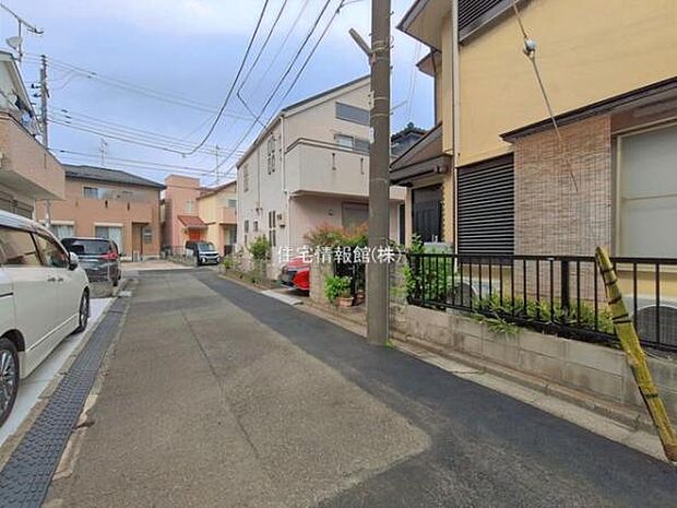 前面道路を含めた現地写真です。