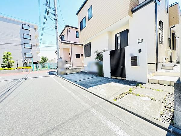 駐車場ももちろん完備しておりますのでお車所有の方にも心強いです。