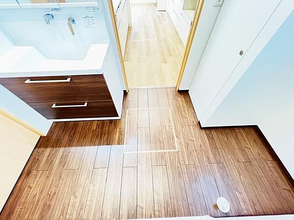 脱衣所は小さなお子様がいるご家庭にも重宝されます。