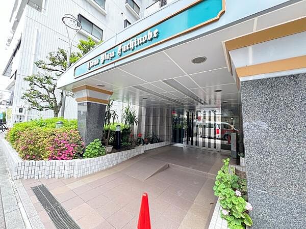 雨の日でも安心・快適なエントランスです。