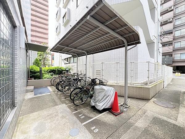 敷地内の駐輪場です。