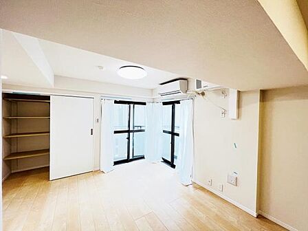 家族団らんの場所としてゆったりと居心地の良いリビングです。