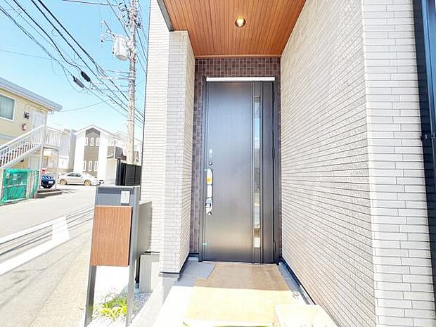 いつも気持ちよくご家族を迎えられる玄関です。