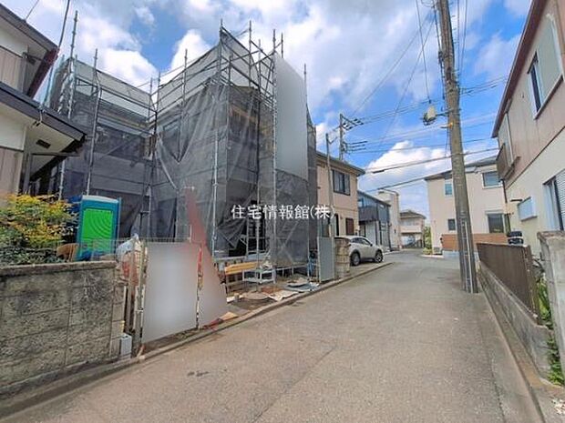 前面道路を含めた現地写真です。