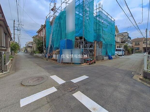 前面道路を含めた現地写真です。