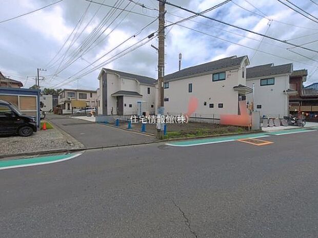 前面道路を含めた現地写真です。