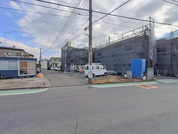 前面道路を含めた現地写真です。