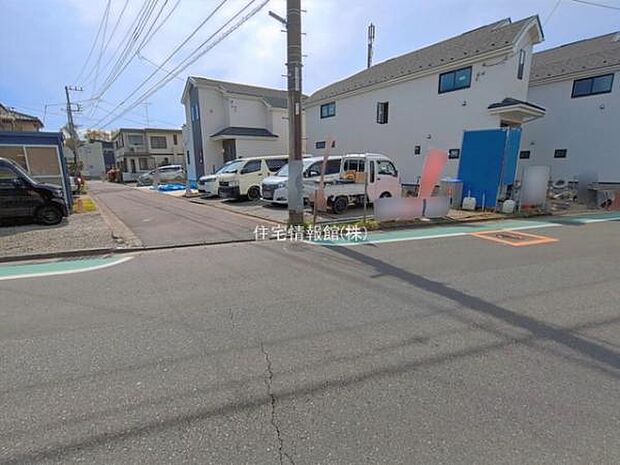 前面道路を含めた現地写真です。